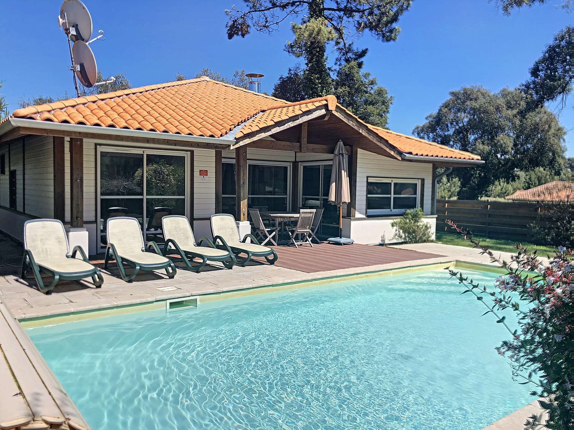 MOLIETS PLAGE, nice villa with pool in quiet area
