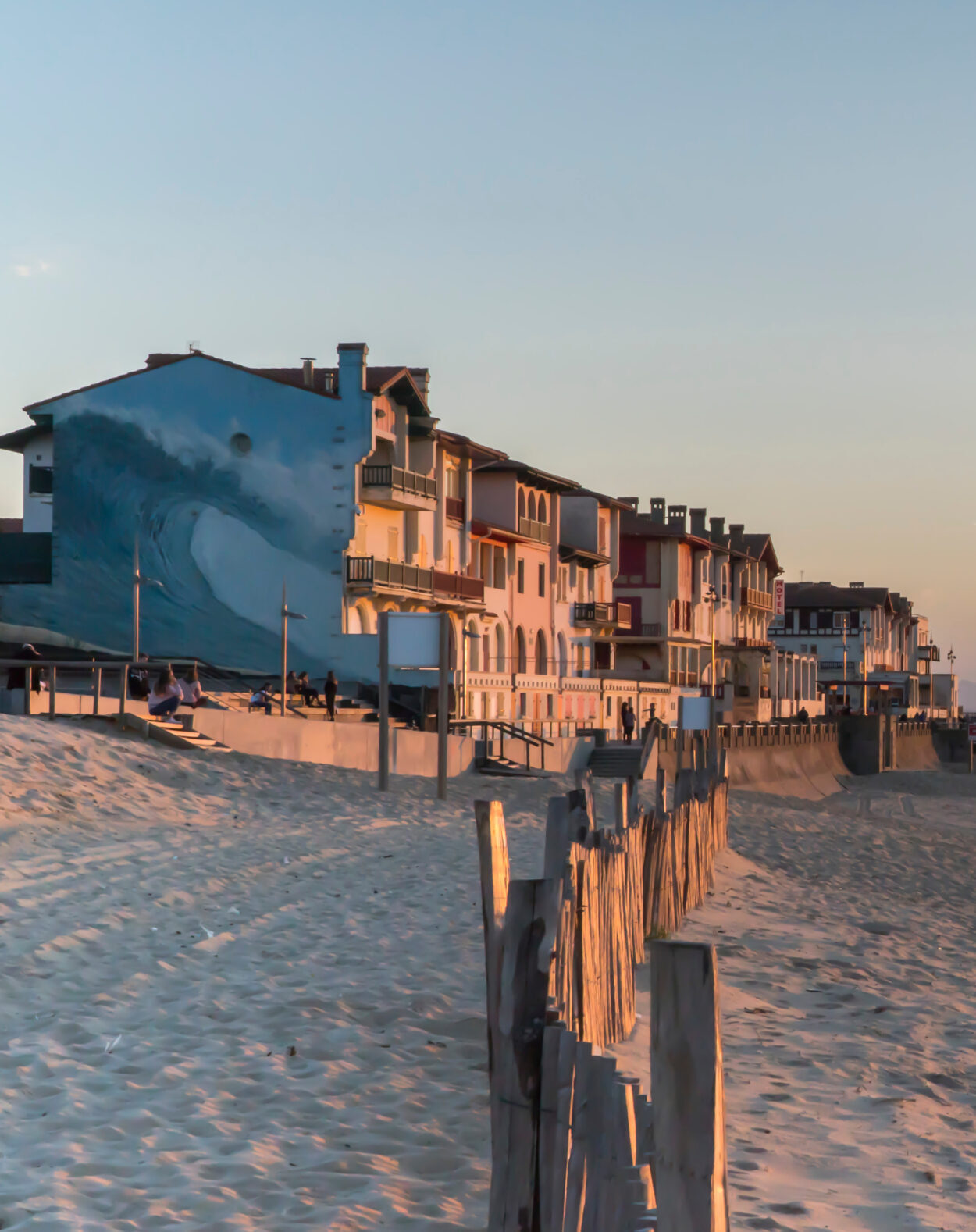 Coucher de soleil Place des Landais