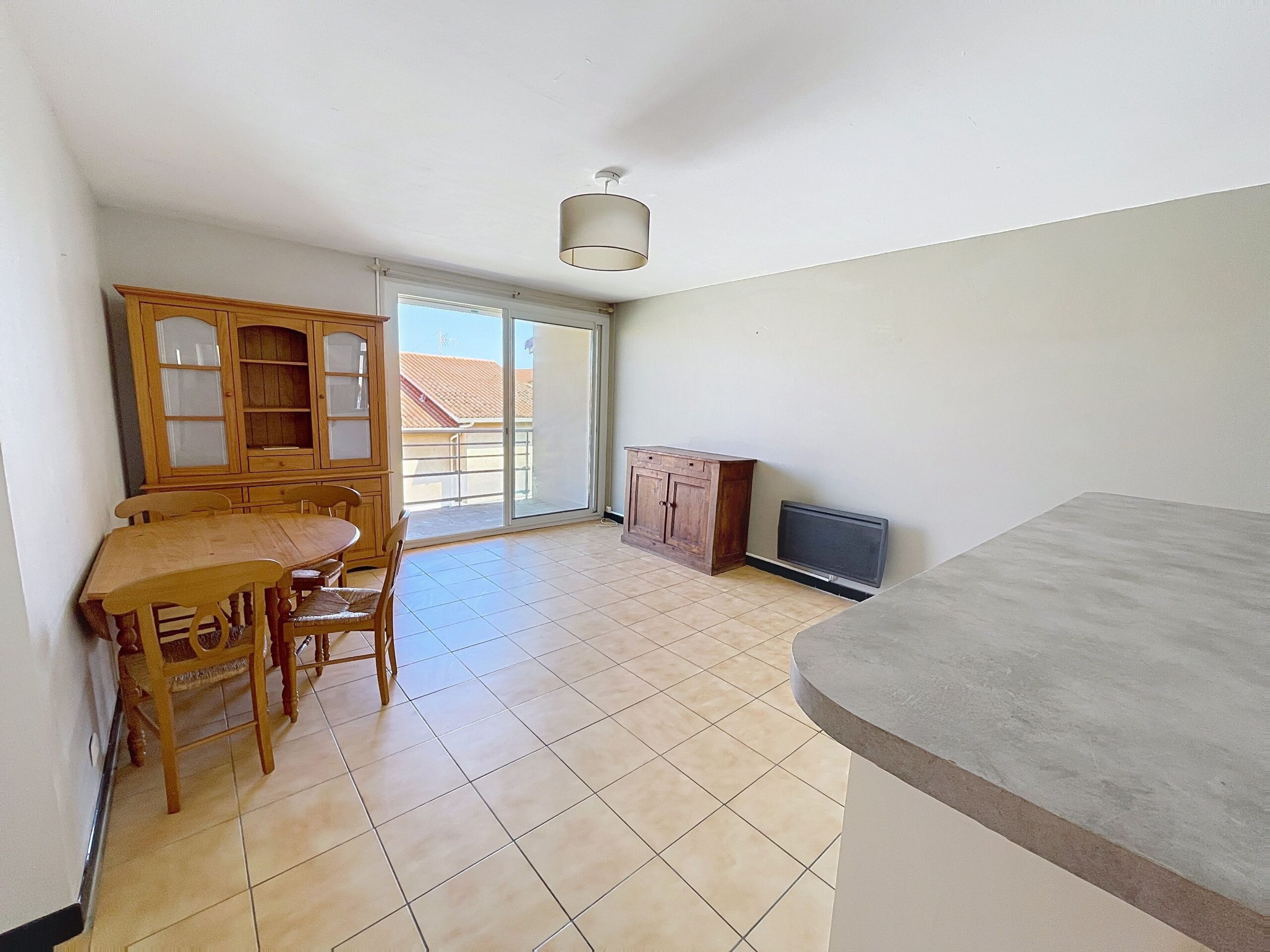 Appartement avec Terrasse à  2 min des Plages – Secteur Résidentiel