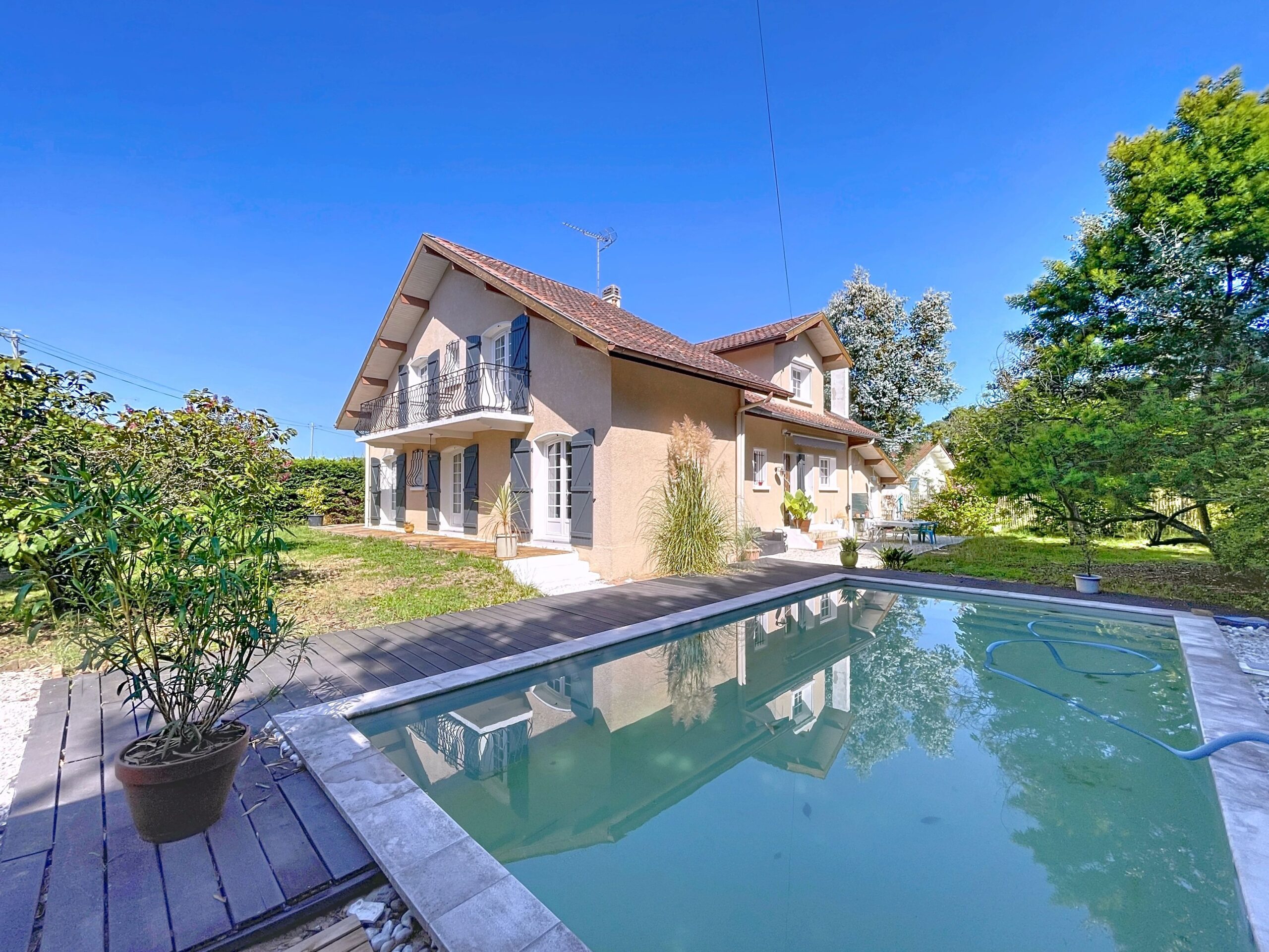 9cac5bb8 0ec1 453e 93fb ca400b2eb814