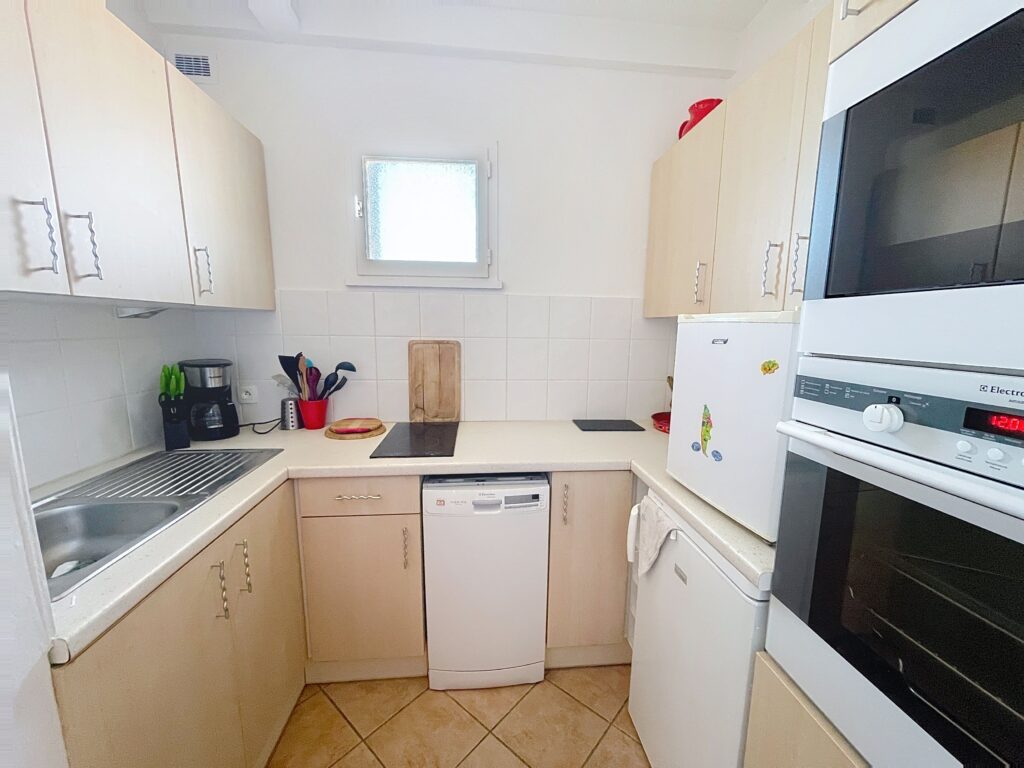 b754d77d 3b58 4d23 a53e 813c3ed3758e