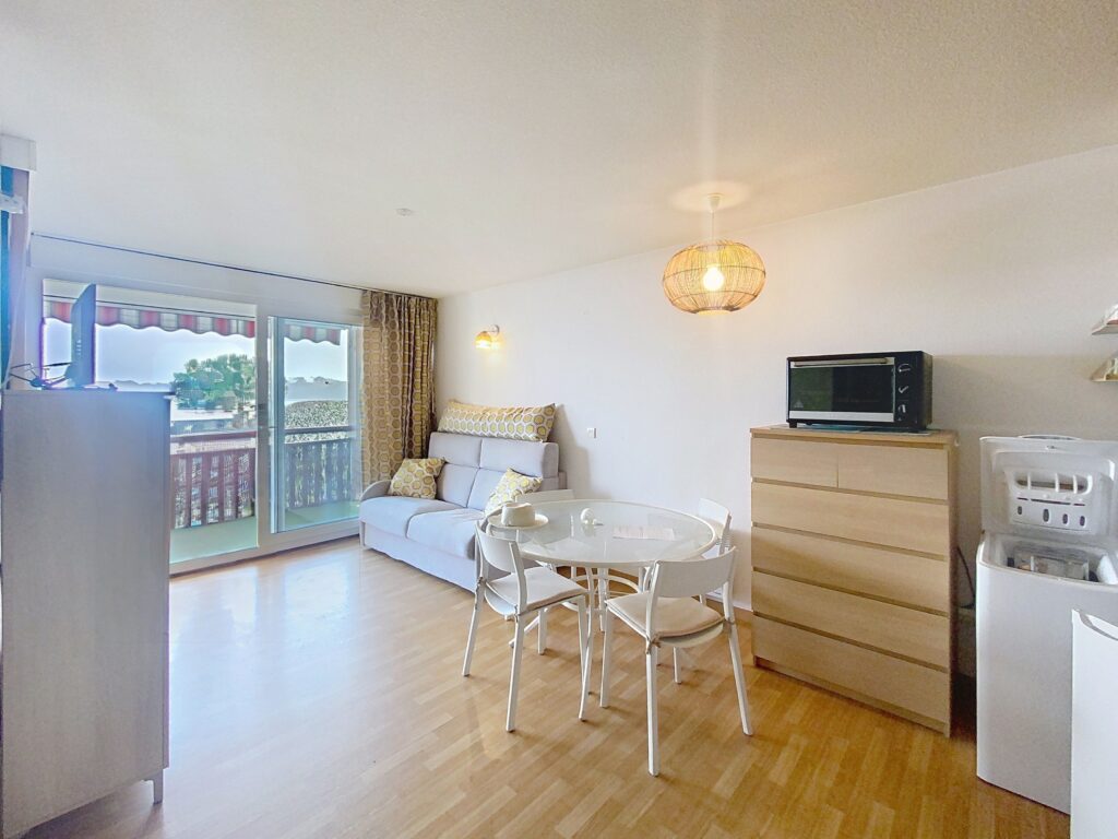 6d974bed a451 4306 9190 54034a44e44b