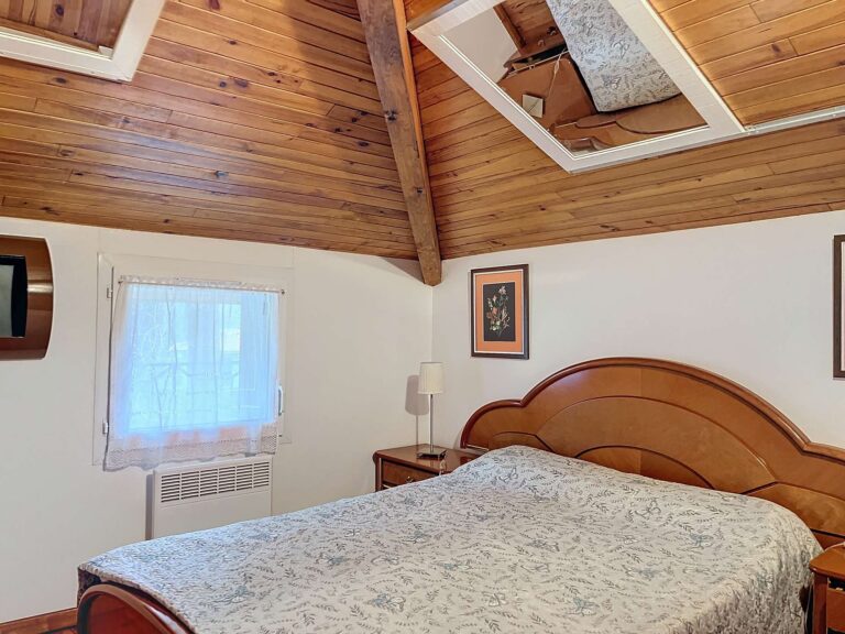 CHAMBRE 2 ETAGE