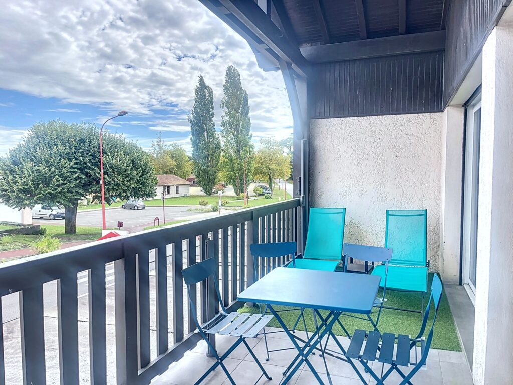 f4040c46 f943 48c0 8940 3b6ee8735cb0