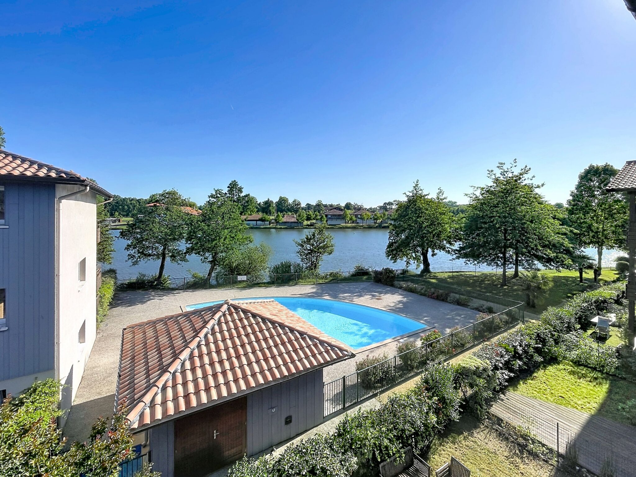 Appartement vue lac avec piscine à Soustons Centre