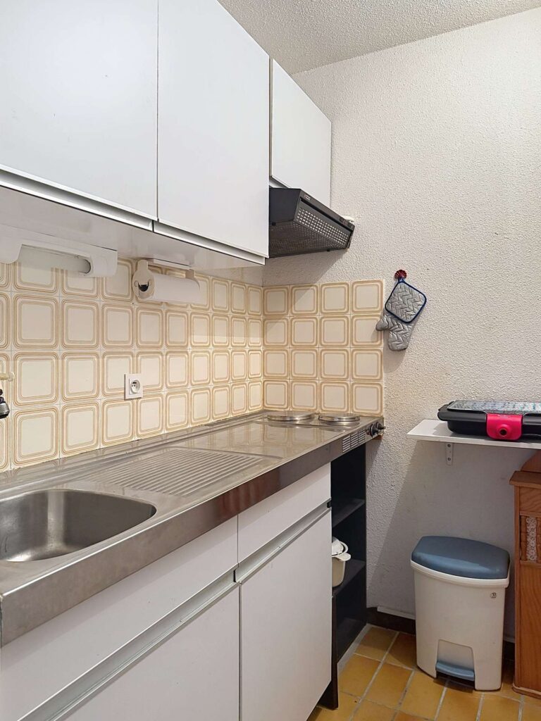 KITCHENETTE
